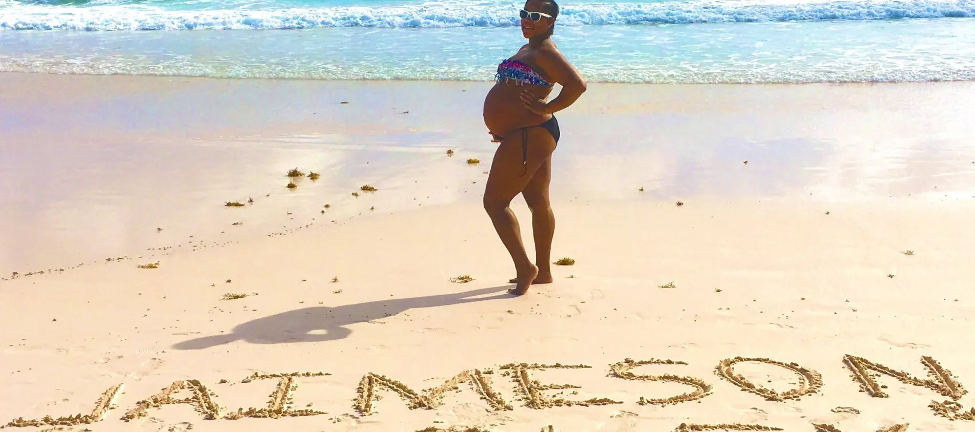 Bermuda Babymoon_Preggers Beach Pic