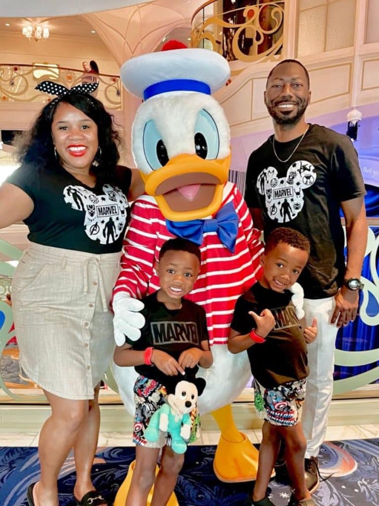 Disney Wish character review- family meeting Donald Duck