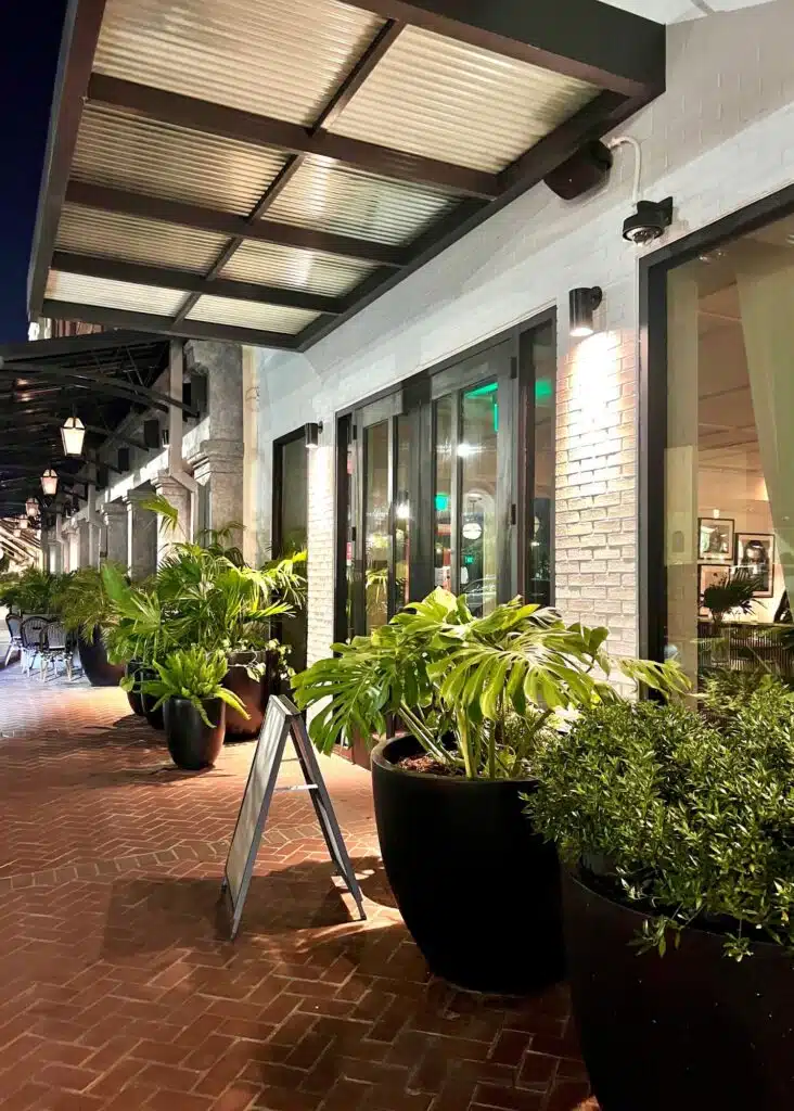 The front doors of the Kimpton Hotel Fontenot.