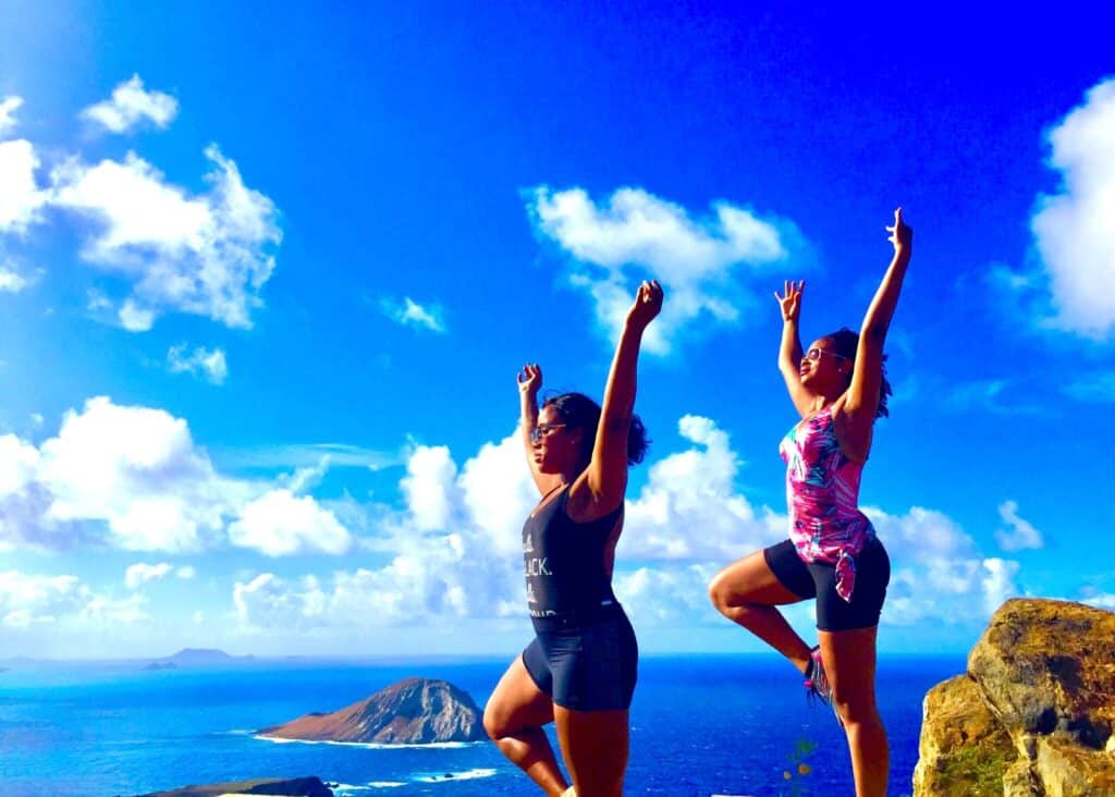 My friend and I striking a yoga pose at Kokohead Lookout in Honolulu, Hawaii in our comfy but cute hiking/athletic clothes